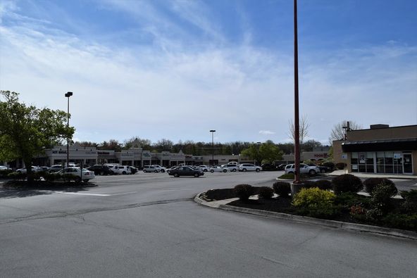 Manhattan Place Shopping Center: 1175 Oak Ridge Turnpike, Oak Ridge, TN 37830